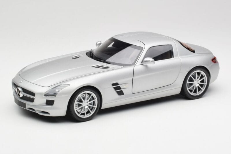 Mercedes SLS AMG C197 Iridium Sølv Minichamps 1:18 100039026 Metal