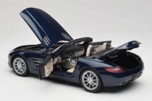 Mercedes SLS AMG R197 Roadster South Seas Blå Minichamps 1:18 100039031 Metal — billede 5 af 8