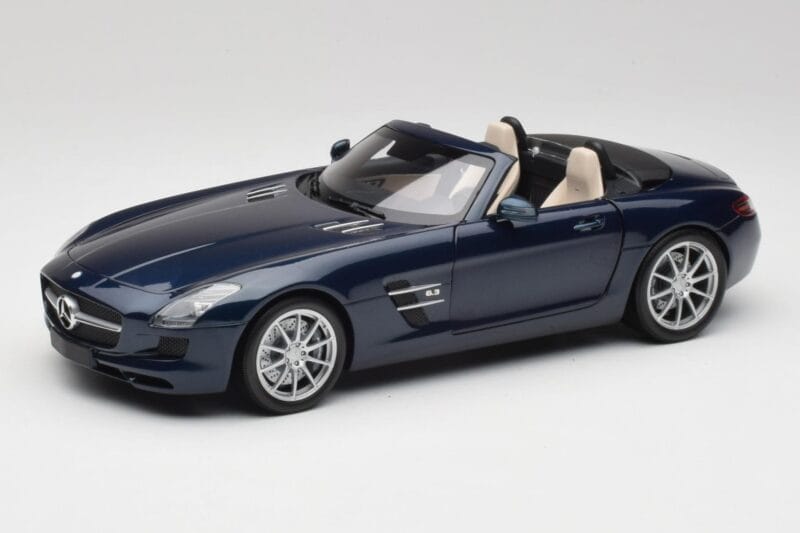 Mercedes SLS AMG R197 Roadster South Seas Blå Minichamps 1:18 100039031 Metal