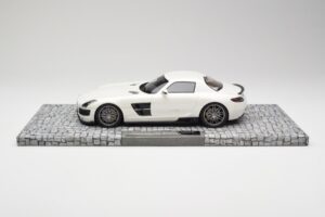 Mercedes Brabus SLS AMG 700 Biturbo Pearl Hvid Minichamps 1:18 107032020 Metal — billede 3 af 6