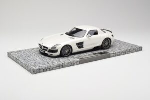 Mercedes Brabus SLS AMG 700 Biturbo Pearl Hvid Minichamps 1:18 107032020 Metal