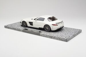 Mercedes Brabus SLS AMG 700 Biturbo Pearl Hvid Minichamps 1:18 107032020 Metal — billede 5 af 6