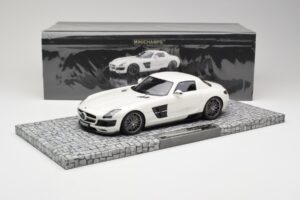 Mercedes Brabus SLS AMG 700 Biturbo Pearl Hvid Minichamps 1:18 107032020 Metal — billede 6 af 6