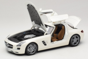 Mercedes SLS AMG Designo Mystic White Museum Edition Minichamps 1:18 B66055551 Metal — billede 2 af 8
