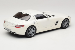 Mercedes SLS AMG Designo Mystic White Museum Edition Minichamps 1:18 B66055551 Metal — billede 3 af 8