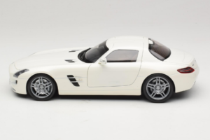 Mercedes SLS AMG Designo Mystic White Museum Edition Minichamps 1:18 B66055551 Metal — billede 4 af 8