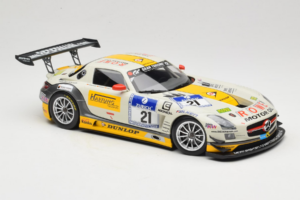 Mercedes SLS AMG GT3 #21 Rowe Racing M. Hartung / N. Heyer ADAC 24 Hours Nurburgring 2013 Minichamps 1:18 151133121 Metal — billede 4 af 6