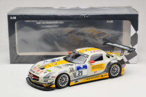 Mercedes SLS AMG GT3 #21 Rowe Racing M. Hartung / N. Heyer ADAC 24 Hours Nurburgring 2013 Minichamps 1:18 151133121 Metal — billede 6 af 6
