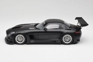 Mercedes SLS AMG GT3 C197 Street Mat Sort Minichamps 1:18 151113101 Metal — billede 3 af 6