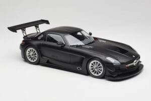Mercedes SLS AMG GT3 C197 Street Mat Sort Minichamps 1:18 151113101 Metal — billede 4 af 6