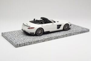 Mercedes Brabus SLS AMG 700 Biturbo Roadster Pearl Hvid Minichamps 1:18 107032130 Metal — billede 2 af 6