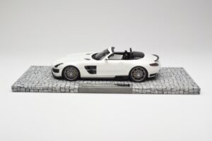 Mercedes Brabus SLS AMG 700 Biturbo Roadster Pearl Hvid Minichamps 1:18 107032130 Metal — billede 3 af 6