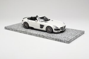 Mercedes Brabus SLS AMG 700 Biturbo Roadster Pearl Hvid Minichamps 1:18 107032130 Metal — billede 4 af 6