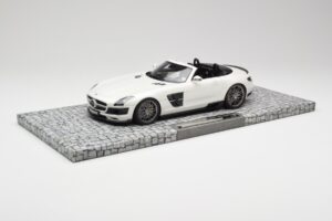 Mercedes Brabus SLS AMG 700 Biturbo Roadster Pearl Hvid Minichamps 1:18 107032130 Metal