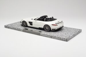 Mercedes Brabus SLS AMG 700 Biturbo Roadster Pearl Hvid Minichamps 1:18 107032130 Metal — billede 5 af 6