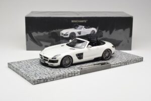 Mercedes Brabus SLS AMG 700 Biturbo Roadster Pearl Hvid Minichamps 1:18 107032130 Metal — billede 6 af 6
