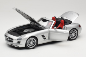 Mercedes SLS AMG Roadster Iridium Sølv Minichamps 1:18 B66960078 Metal — billede 2 af 8