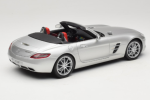 Mercedes SLS AMG Roadster Iridium Sølv Minichamps 1:18 B66960078 Metal — billede 3 af 8