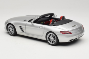 Mercedes SLS AMG Roadster Iridium Sølv Minichamps 1:18 B66960078 Metal — billede 7 af 8