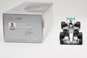 Mercedes W06 #44 L. Hamilton Mercedes AMG Petronas United States Grand Prix Winner World Champion 2015 Minichamps 1:18 110150 — billede 6 af 7