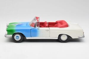 Mercedes 280SE W108 Tricolor Maisto 1:18 56014 Metal — billede 4 af 8