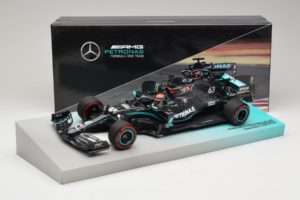 Mercedes W11 #63 G. Russell Mercedes AMG Petronas Sakhir Grand Prix 2020 Minichamps 1:18 113201663 Resin — billede 7 af 7