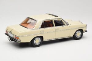 Mercedes W115 Strich 8 Creme Sun Star 1:18 4581 Metal — billede 3 af 8