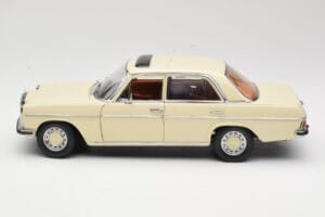 Mercedes W115 Strich 8 Creme Sun Star 1:18 4581 Metal — billede 4 af 8