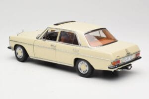 Mercedes W115 Strich 8 Creme Sun Star 1:18 4581 Metal — billede 7 af 8