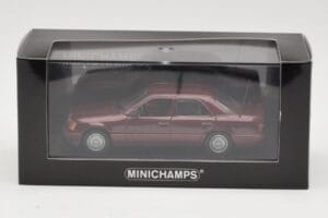 Mercedes W124 Dark Red Metallic Minichamps 1:43 MB002 Metal — billede 4 af 4