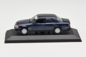 Mercedes W124 Mørkeblå Minichamps 1:43 MB006 Metal