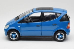Mercedes A-Class W168 Azure Blå Maisto 1:18 50311 Metal — billede 4 af 8