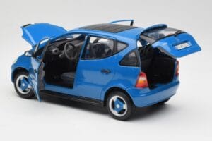 Mercedes A-Class W168 Azure Blå Maisto 1:18 50311 Metal — billede 5 af 8