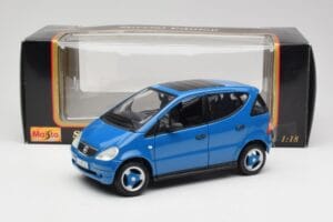 Mercedes A-Class W168 Azure Blå Maisto 1:18 50311 Metal — billede 8 af 8