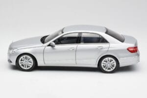 Mercedes E-Klasse W212 Avantgarde Iridium Sølv Lak Udgave 2 Minichamps 1:18 B66960212-D2 Metal — billede 4 af 11