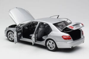 Mercedes E-Klasse W212 Avantgarde Iridium Sølv Lak Udgave 2 Minichamps 1:18 B66960212-D2 Metal — billede 5 af 11