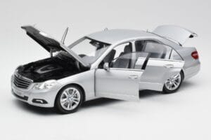 Mercedes E-Klasse W212 Avantgarde Iridium Sølv Lak Udgave 1 Minichamps 1:18 B66960212-D1 Metal — billede 2 af 11