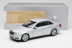 Mercedes E-Klasse W212 Avantgarde Iridium Sølv Lak Udgave 1 Minichamps 1:18 B66960212-D1 Metal — billede 11 af 11