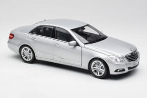 Mercedes E-Klasse W212 Avantgarde Iridium Sølv Lak Udgave 1 Minichamps 1:18 B66960212-D1 Metal — billede 6 af 11