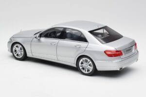 Mercedes E-Klasse W212 Avantgarde Iridium Sølv Lak Udgave 1 Minichamps 1:18 B66960212-D1 Metal — billede 7 af 11