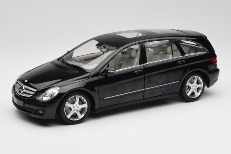 Mercedes R-Class W251 Obsidian Sort Minichamps 1:18 150034601 Metal