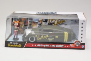 Mercury Gotham or Bust With Harley Quinn Figure Metals Diecast 1:24 30456 Metal