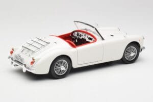 MGA Roadster Old English White Revell 1:18 08455 Metal — billede 3 af 8