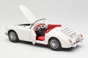 MGA Roadster Old English White Revell 1:18 08455 Metal — billede 5 af 8