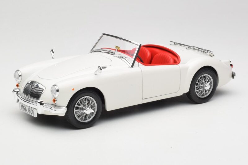 MGA Roadster Old English White Revell 1:18 08455 Metal