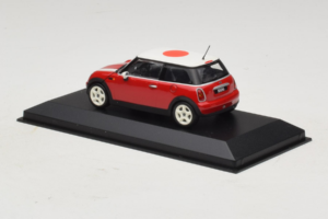 Mini Cooper Rød Med Japansk Flag Minichamps 1:43 80420309024-R1 Metal — billede 3 af 5