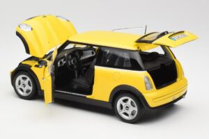 Mini Cooper One R50 Aerodynamikpakke Gul Kyosho 1:18 80430148553 Metal — billede 5 af 8