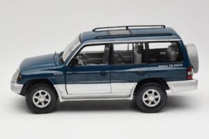 Mitsubishi Pajero V20 LWB Blå & Sølv Sun Star 1:18 1212 Metal — billede 4 af 8