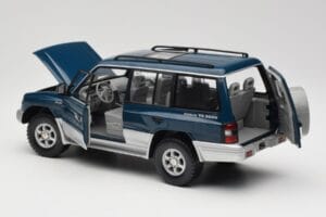 Mitsubishi Pajero V20 LWB Blå & Sølv Sun Star 1:18 1212 Metal — billede 5 af 8