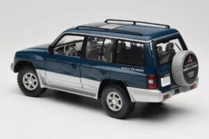 Mitsubishi Pajero V20 LWB Blå & Sølv Sun Star 1:18 1212 Metal — billede 7 af 8